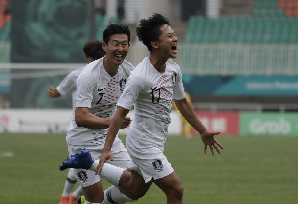 李昇祐（右）回歸韓職後有翻生迹象，有望重返南韓國家隊。AP資料圖片