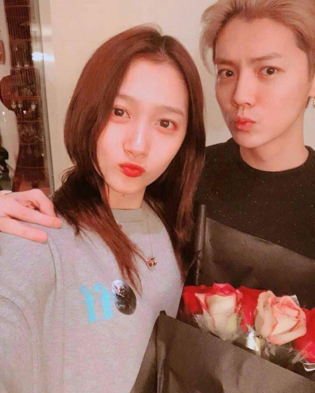 拍拖初期二人都有晒合照。