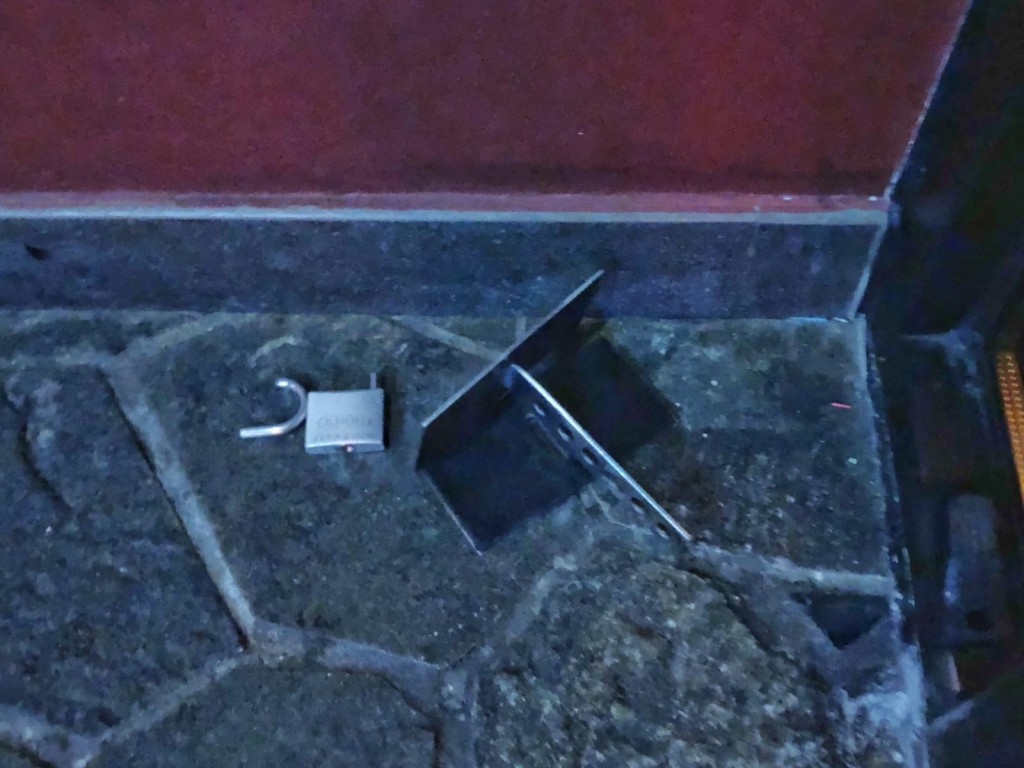 賊仔連環爆竊長沙灣酒吧酒樓,擸走逾10萬元。