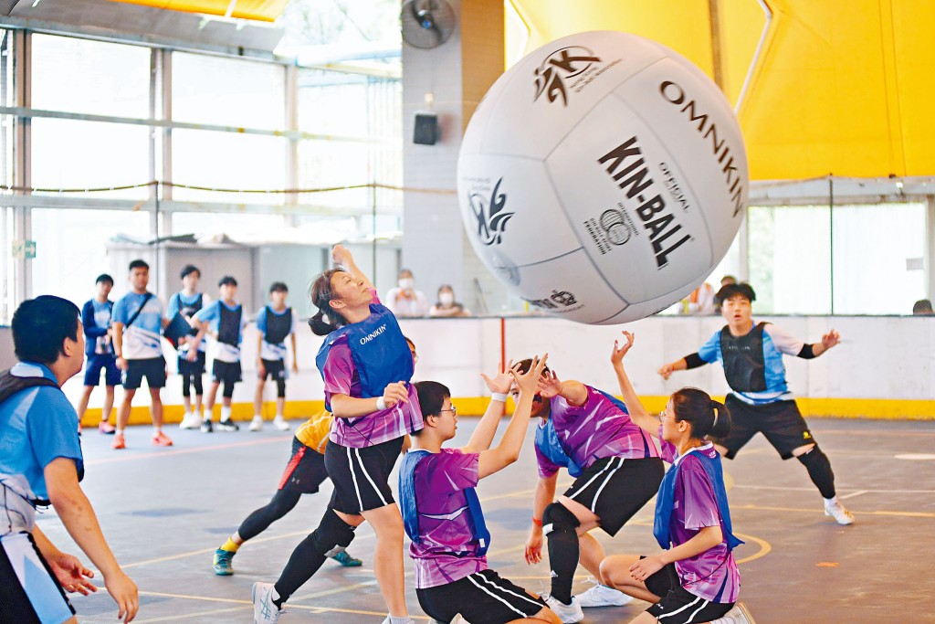 健球在2015年引入香港,由學界開始推廣。