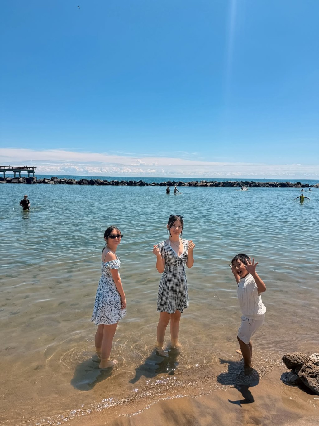 倪晨曦跟家人到多倫多中央島（Centre Island）。