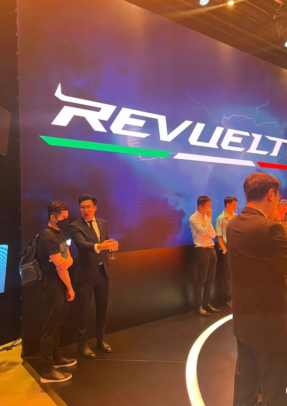 郭富城（左）日前現身林寶堅尼超級跑車Revuelto發布會。