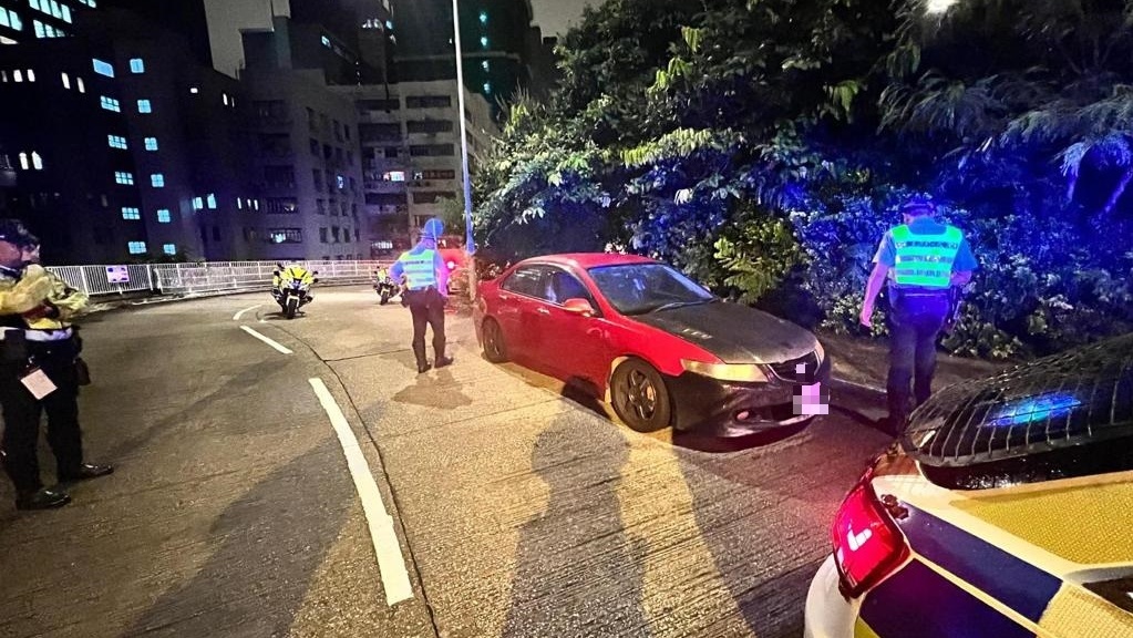 警打击非法赛车及改装车辆行动 11车被扣拘1男涉危驾