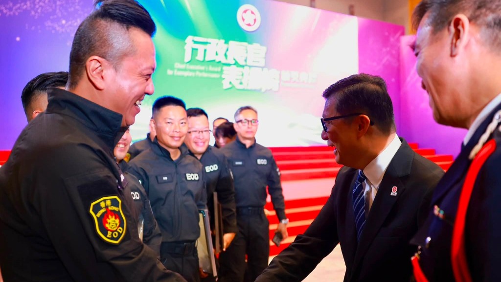 行政長官表揚榜︱保安局連續四次登榜 鄧炳強：絕對是同事努力專業最佳見證