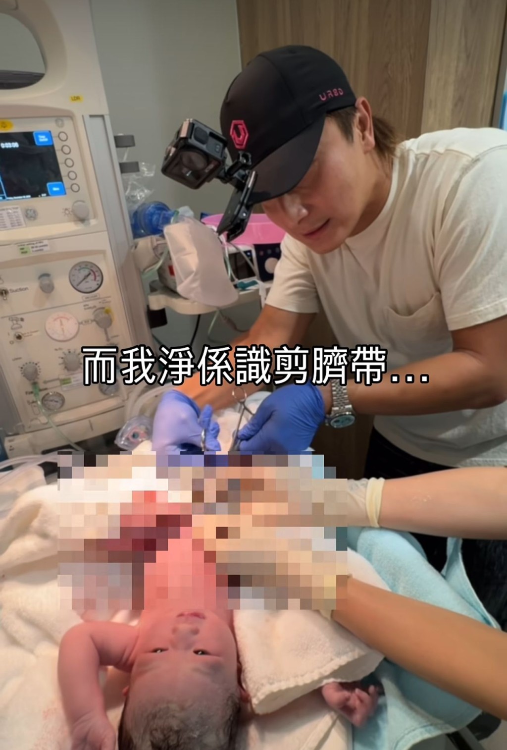 新手爸爸方力申親手幫女兒Isla剪臍帶。(圖片來源:IG@alexfongliksun) 新手爸爸方力申親手幫女兒Isla剪臍帶。(圖片來源:IG@alexfongliksun)