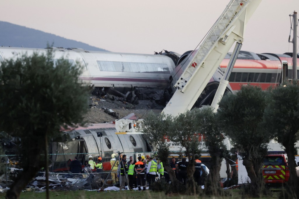 西班牙南部高铁相撞事故造成至少68人死亡。路透社