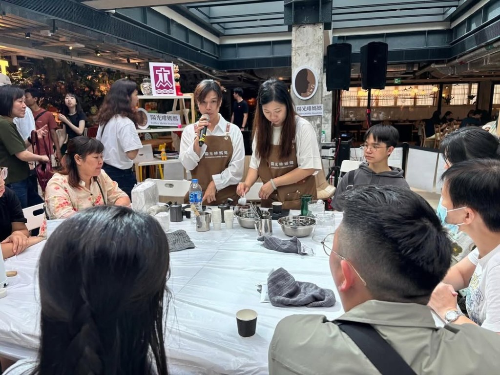 「陽光咖啡媽」小組由一班劏房女住戶及單親媽成立,目前成員大約有六至七人。(主辦單位提供) 「陽光咖啡媽」小組由一班劏房女住戶及單親媽成立,目前成員大約有六至七人。(主辦單位提供)