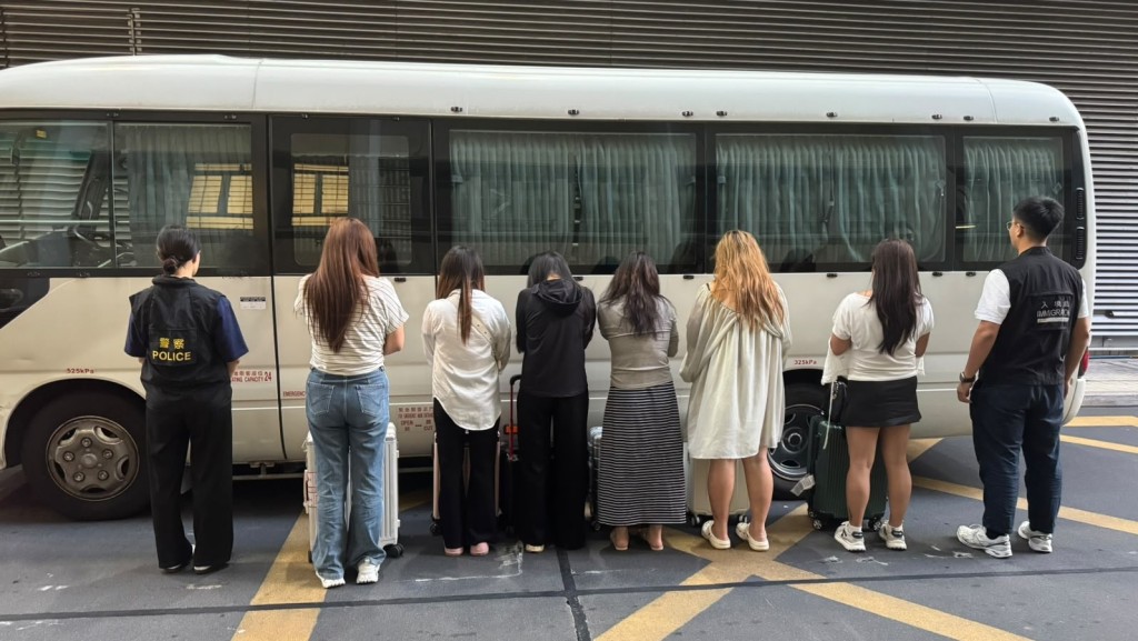 警灣仔掃黃及酒巴區「放蛇」 7女涉違逗留條件等罪被捕。警方提供