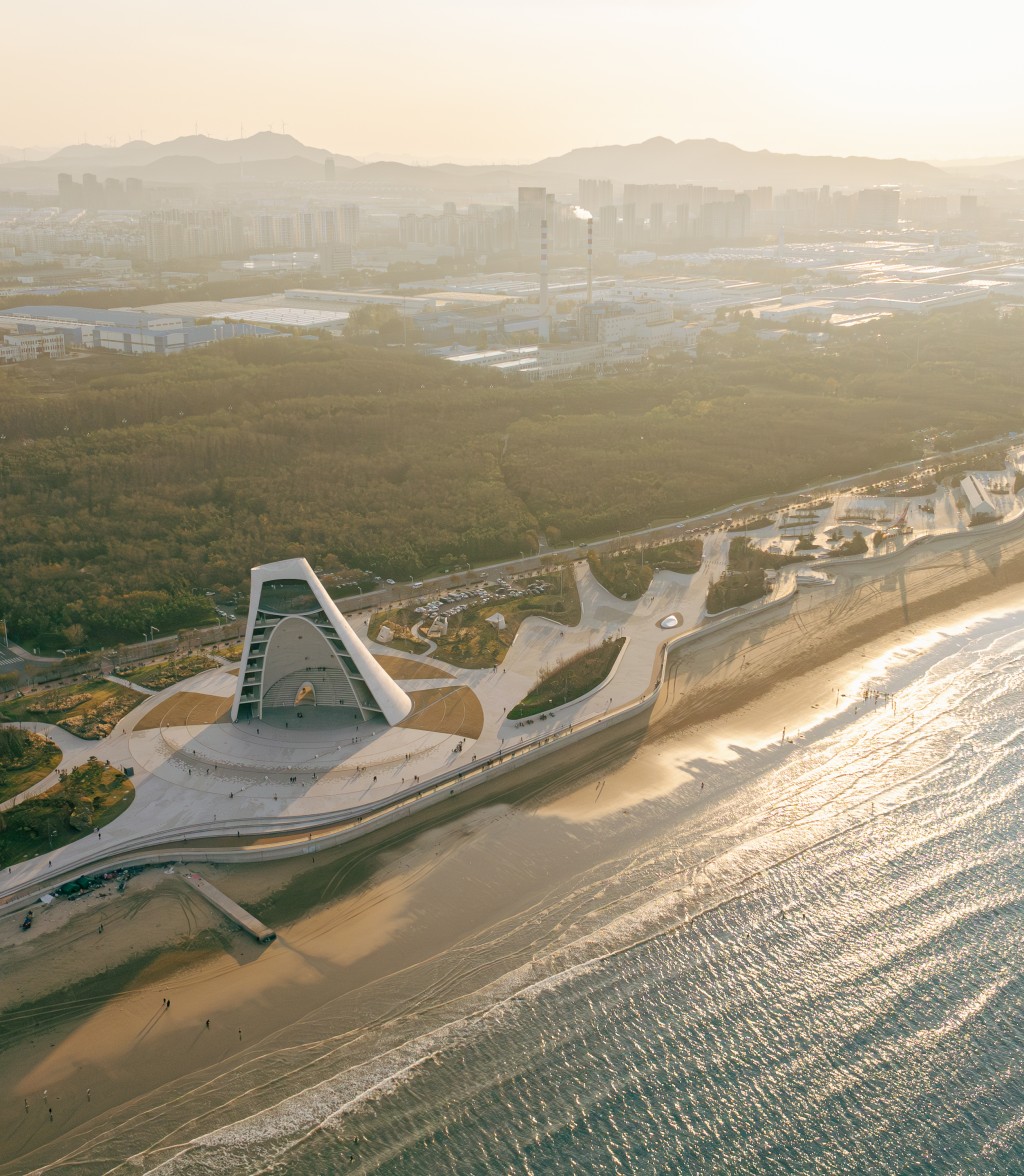 時光塔項目的一大困難和挑戰在於臨海而建，工程團隊必須有周詳設計方案，確保其結構免受大自然侵蝕。