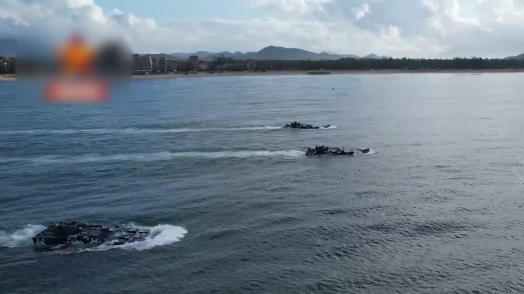 海军陆战队于粤西某海域进行实弹射击训练。网图