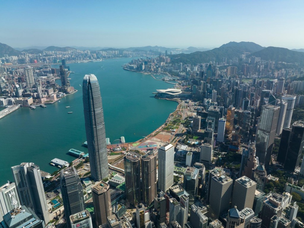 世邦魏理仕最新發表的《2024 年香港商業房地產市場展望》報告指出，2023年整體甲級寫字樓空置率升至16.4%，涉及樓面面達到1,430萬方呎，創出歷史新高，空置樓面相當於7幢中環國際金融中心2期（IFC2）。