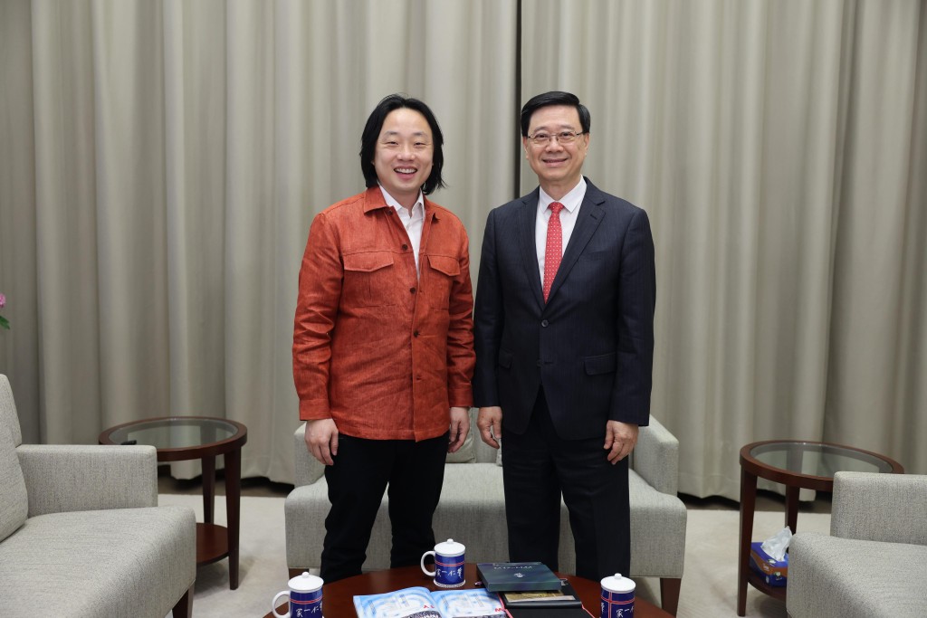 李家超和歐陽萬成同為「華仁仔」。CAA創新精英文化經紀微博圖片 李家超和歐陽萬成同為「華仁仔」。CAA創新精英文化經紀微博圖片