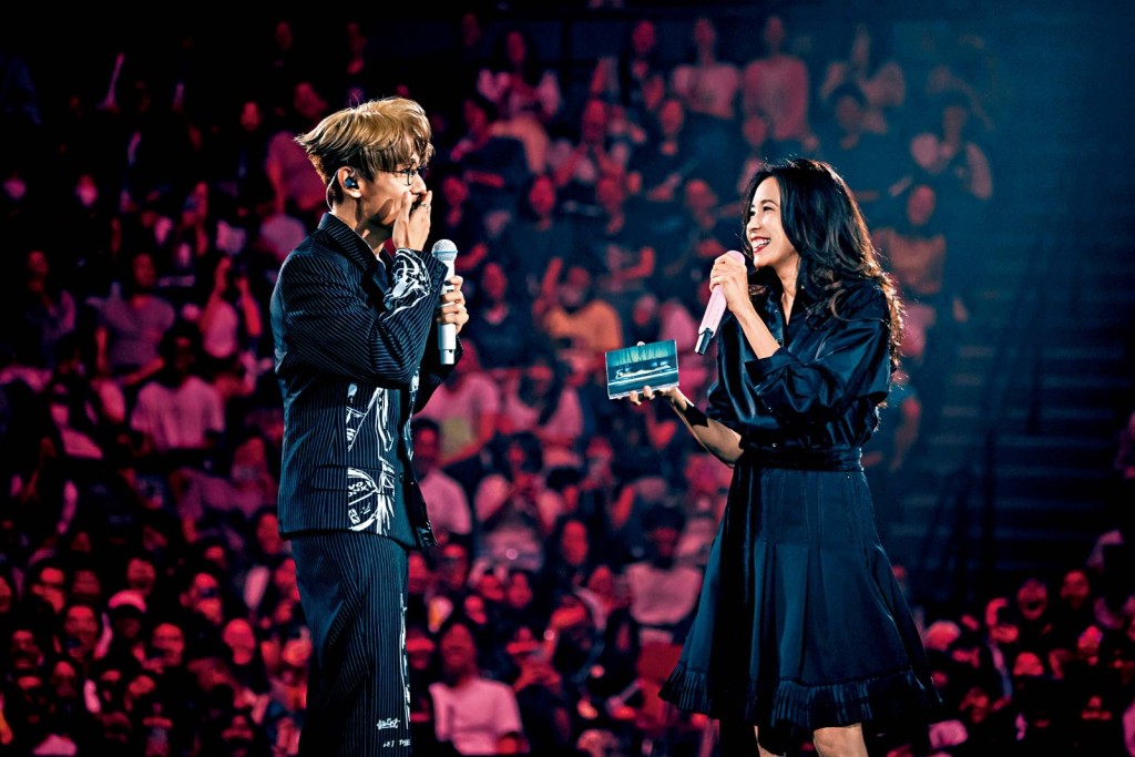 Karen亦有為其甚欣賞的後輩林家謙,回港任個唱嘉賓。 Karen亦有為其甚欣賞的後輩林家謙,回港任個唱嘉賓。