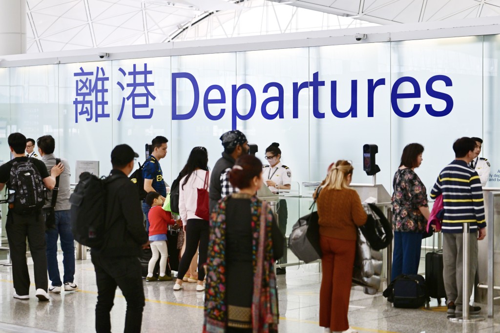 机管局预计扩展个人游计划将有助推动香港与相关城市的航班连接。资料图片