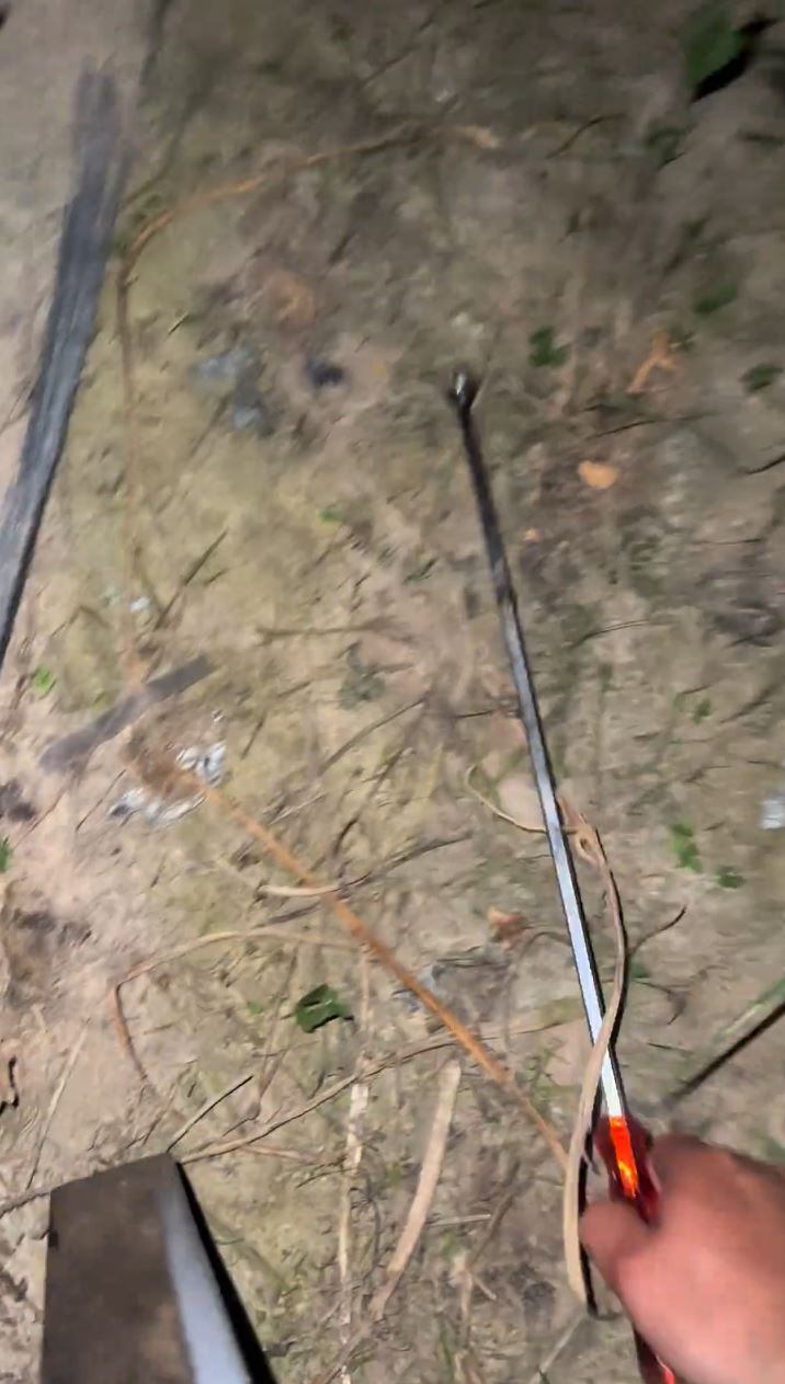 唐先生半夜“扑瓜”片爆红，凭听敲击声可猜到瓜的好坏。抖音@ 小唐菜业合作社