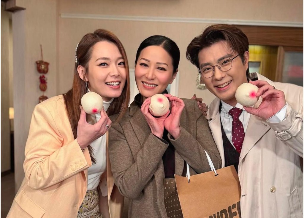 「熊家人」為滕麗名慶生。