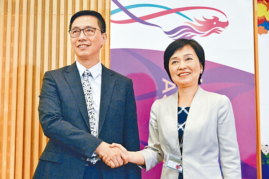 本報獲悉楊潤雄將留任至下屆政府,出任文化體育及旅遊局局長,教育局局長將由副局長蔡若蓮升任。