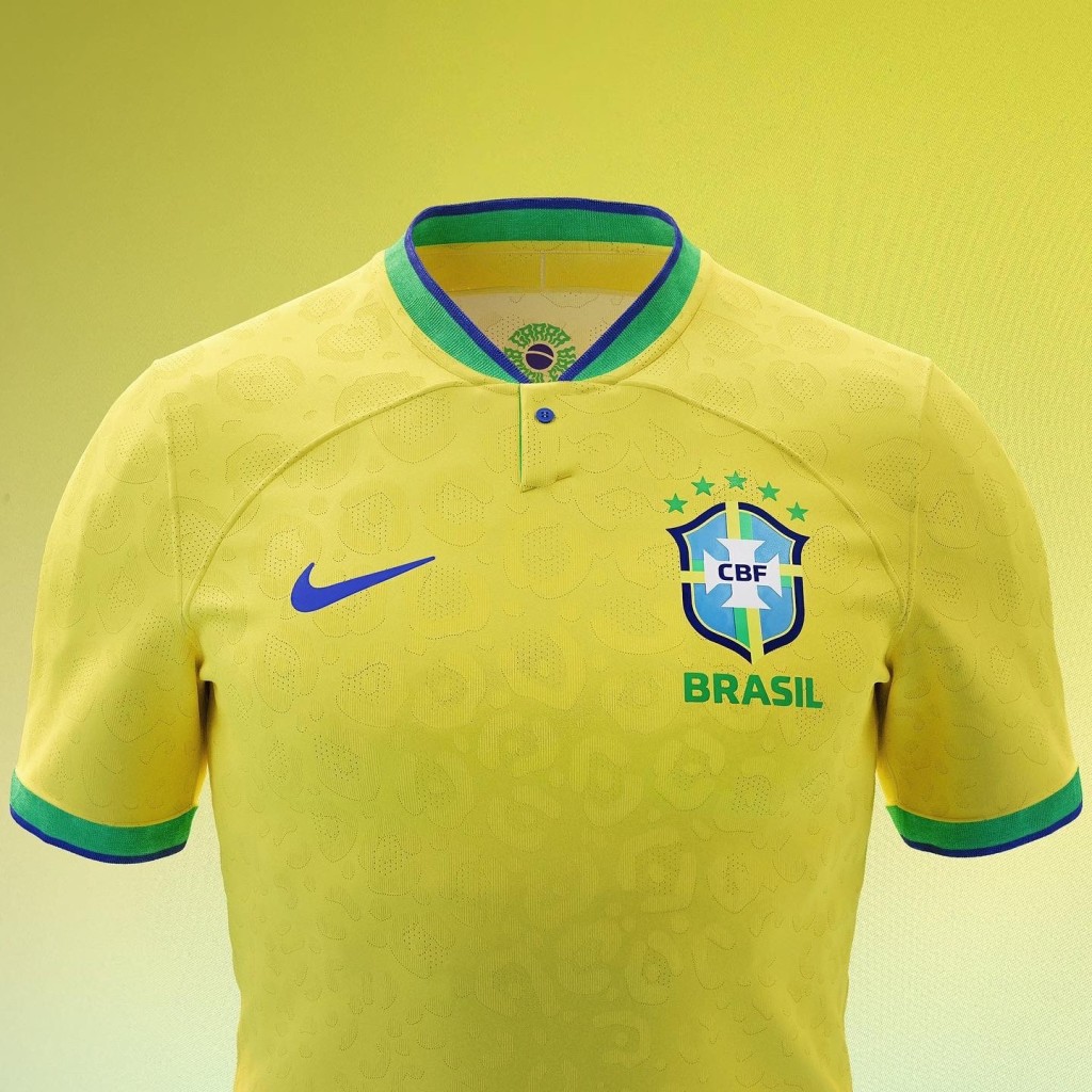 ７）巴西 / 主場球衣： 以黃綠作主色的巴西主場球衣今年顏色對比更明顯，球衣印上美洲豹暗花象徵著大膽、充滿活力的民族精神與勇氣，同時亦代表著球隊的比賽風格，加上有巨星尼馬在陣，亦成為球迷熱捧款式。Nike圖片