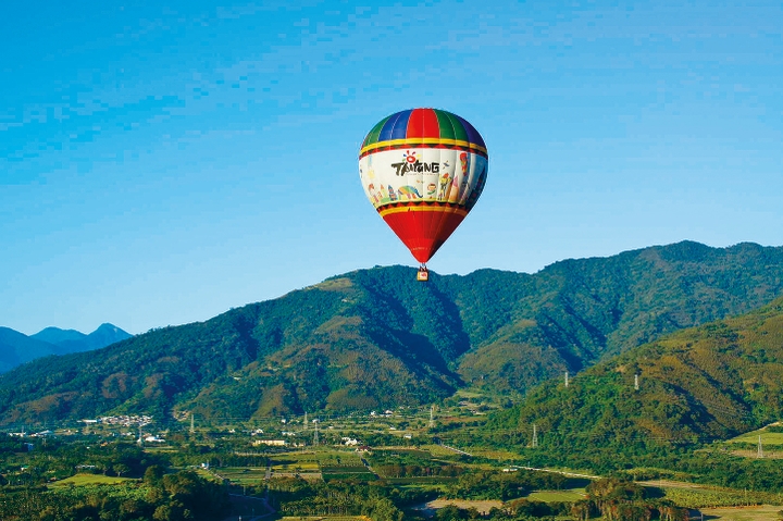 台東球的圖案由當地小學生創作，是台灣首個合法的熱氣球。