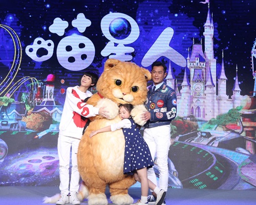 古天樂與兩位童星劉楚恬和黃星羱。