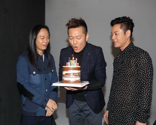 蘇志威獲兩位好兄弟預祝51歲生日。