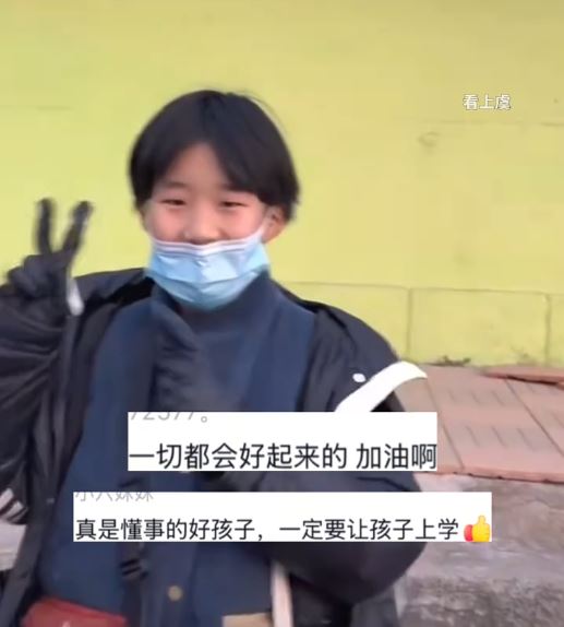 遼寧11歲男童貓熊每日賣烤腸維持家中生計引起關注。抖音