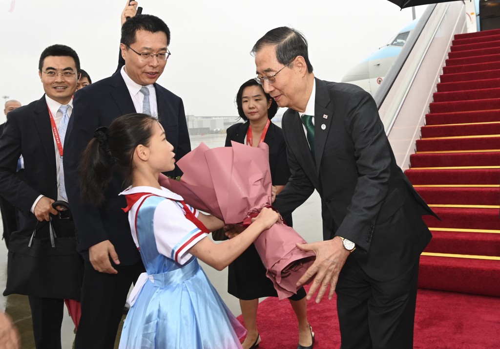 南韓總理韓德洙抵達杭州。新華社