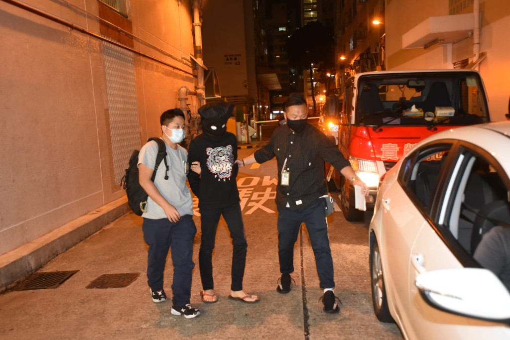 涉案男子被捕。