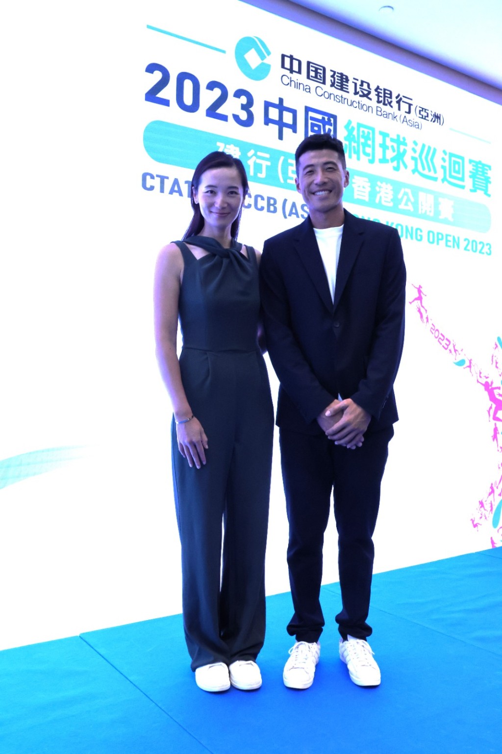 香港前一姐张玲（左）与中国全运网球冠军李喆出席记招。陆永鸿摄