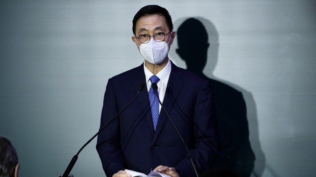 楊潤雄就上月中一場學界足球比賽未完場灑水事件致歉。資料圖片