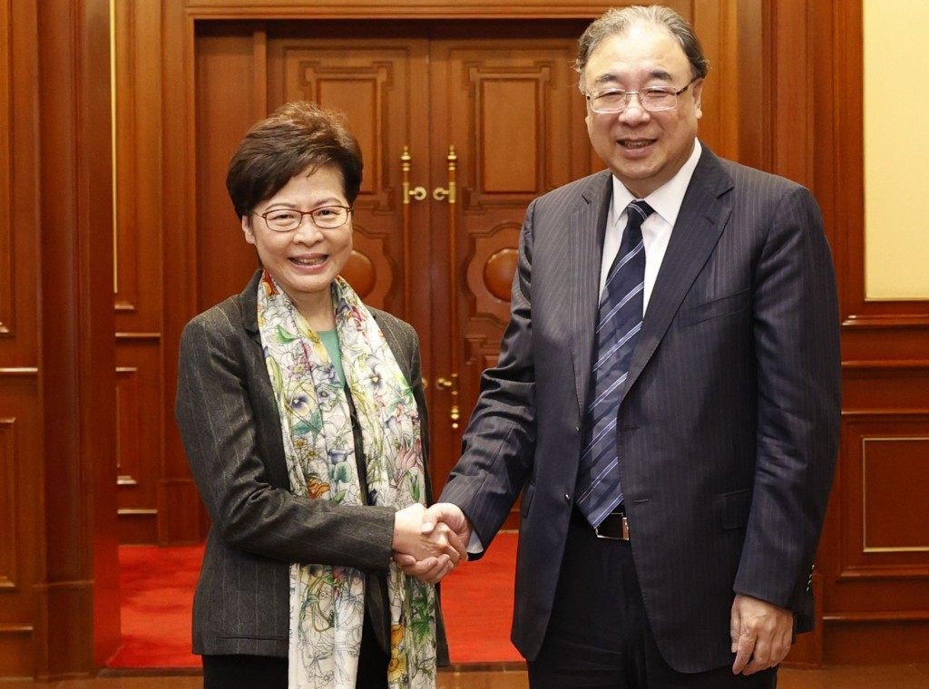 林鄭月娥與衞健委主任馬曉偉(右)會面。政府新聞處圖片