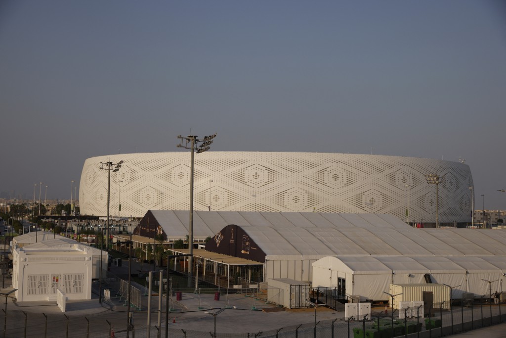 球场远看像一顶卡塔尔男性所戴的帽子「gahfiya」。资料图片