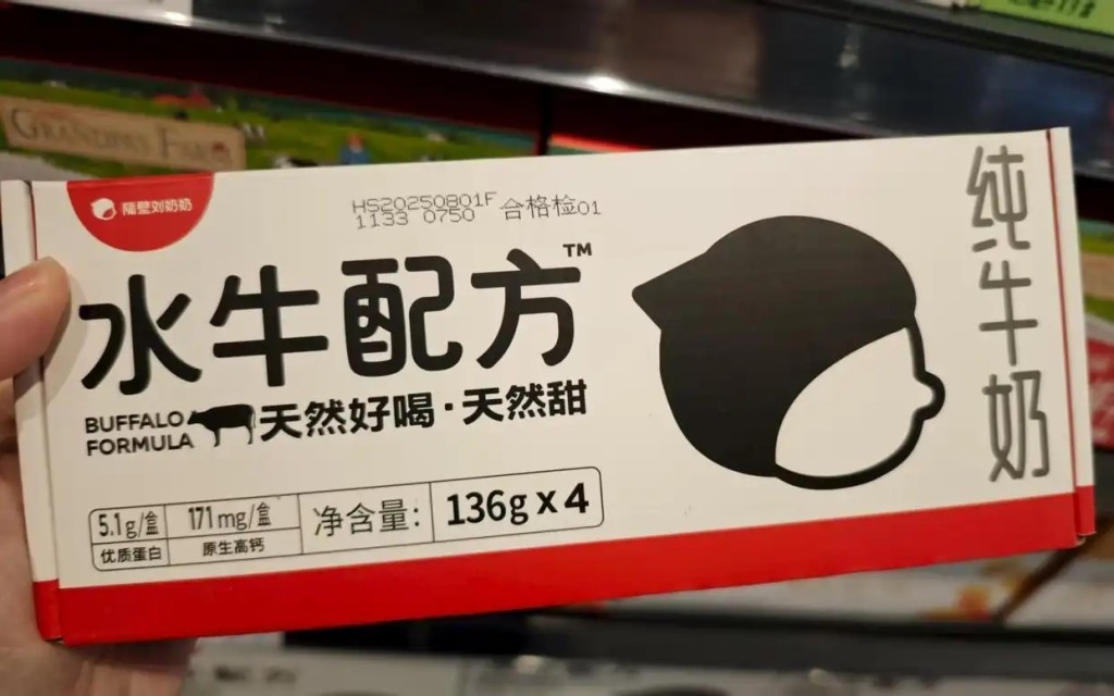 有內媒檢查20款水牛奶產品,發現無一採用的原料達100%。新京報 有內媒檢查20款水牛奶產品,發現無一採用的原料達100%。新京報