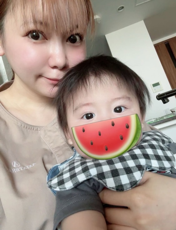中川翔子亦在母親節分享孖仔近況,頭髮較多兼較深色的是哥哥。 中川翔子亦在母親節分享孖仔近況,頭髮較多兼較深色的是哥哥。
