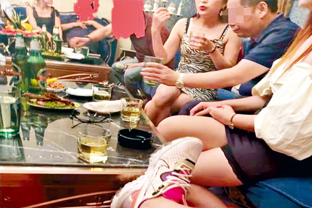 網傳左國棟在夜店的相片。