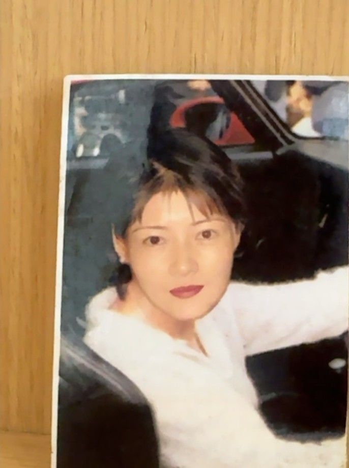 徐嬌公開媽媽的年輕時的照片，網民指似高圓圓。