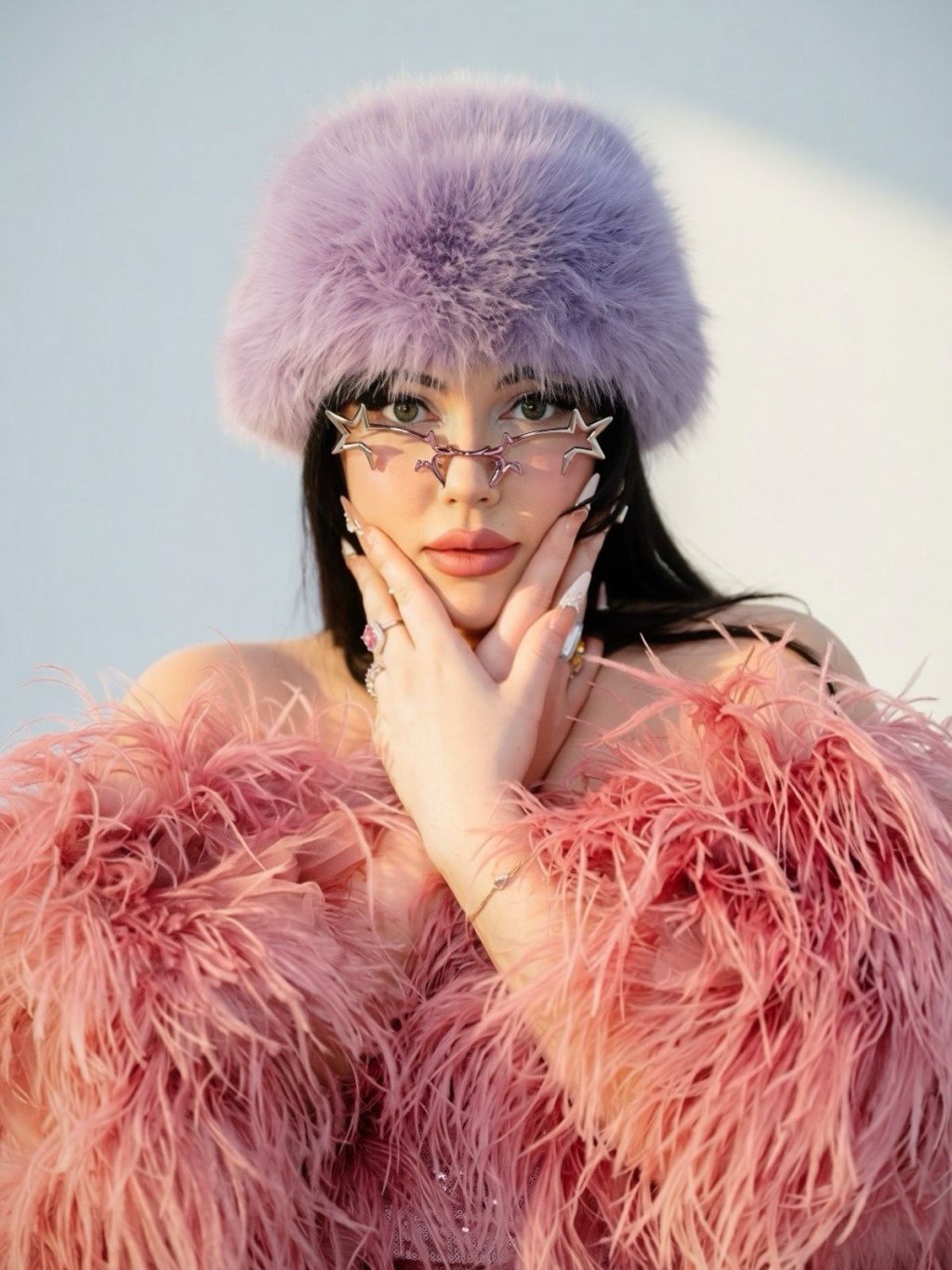 Bekuh Boom于2012年到韩国发展,并于2014年有份创作太阳的《Eyes Nose Lips》为业界认识。 Bekuh Boom于2012年到韩国发展,并于2014年有份创作太阳的《Eyes Nose Lips》为业界认识。