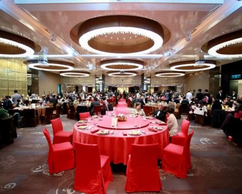 台灣一對情侶出席朋友婚宴時，偷走送給其他賓客的禮盒。網上圖片