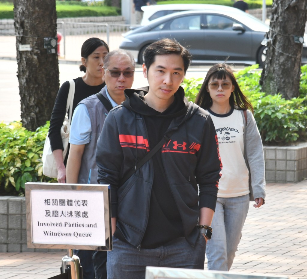 居於宏泰閣1907室的李俊豪到場作供。何健勇攝 居於宏泰閣1907室的李俊豪到場作供。何健勇攝