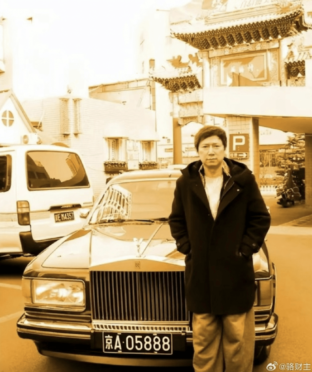 李春平是中國最早擁有勞斯萊斯的富豪之一。微博