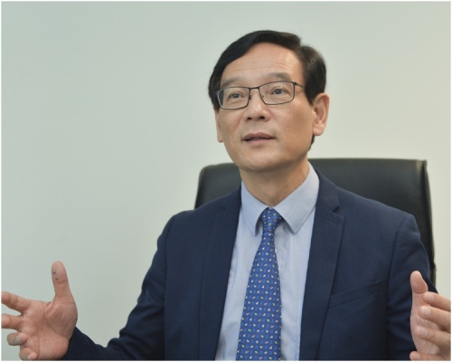 謝偉銓認為不應將所有責任都歸咎董事局主席身上。資料圖片