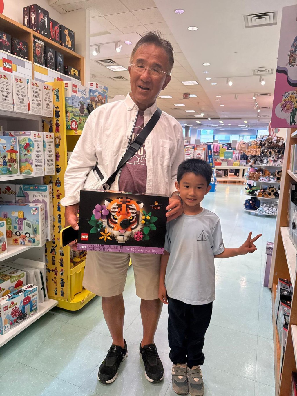 田北辰屬虎，孫兒便選擇了一個帶有老虎花飾的LEGO套裝。田北辰FB圖片