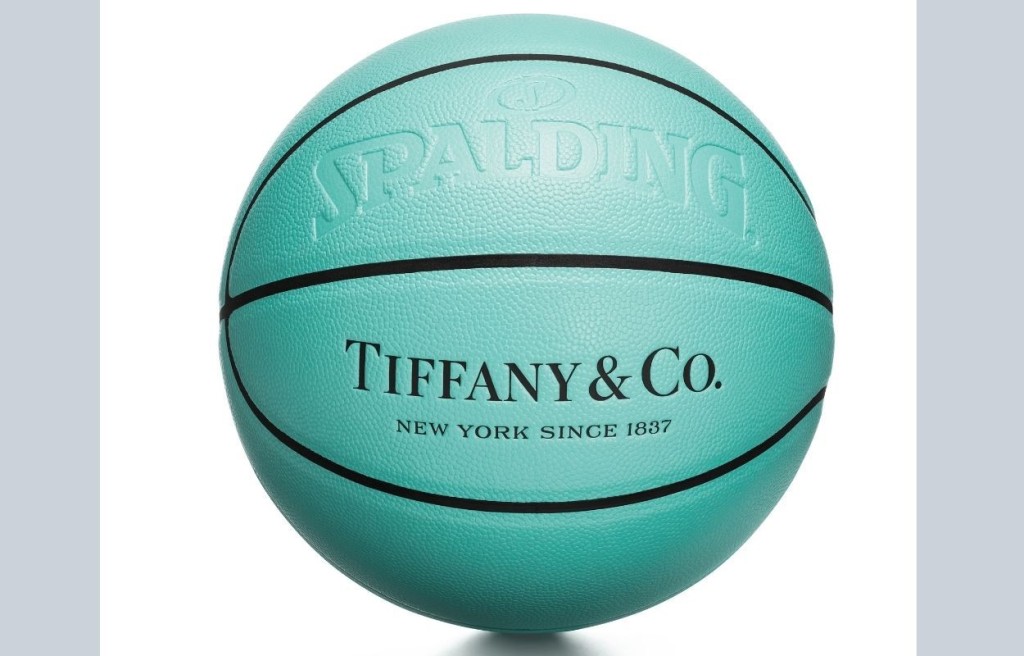 Tiffany® x Spalding® 篮球。