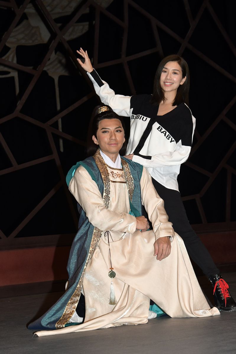 舞台剧的演出对袁伟豪而言亦一次演艺上的启发。