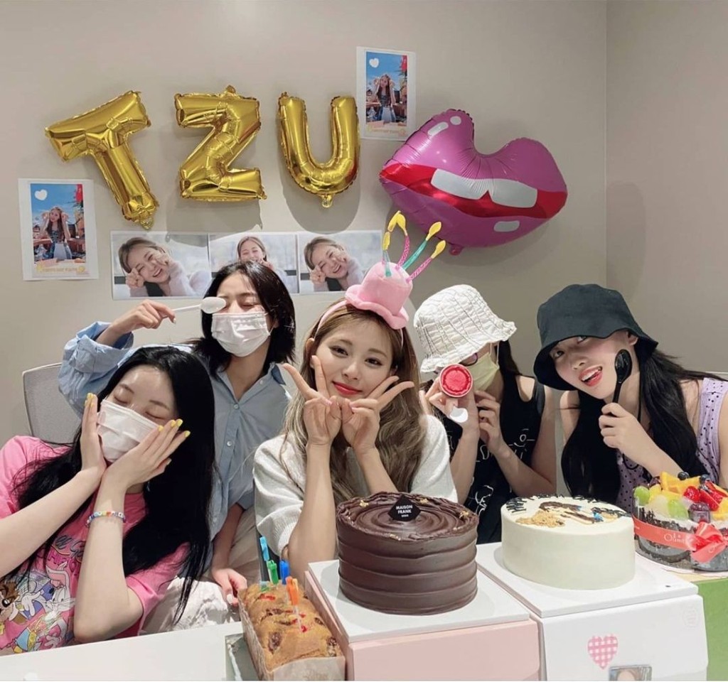 多賢、志效、娜璉和Momo為子瑜慶生。
