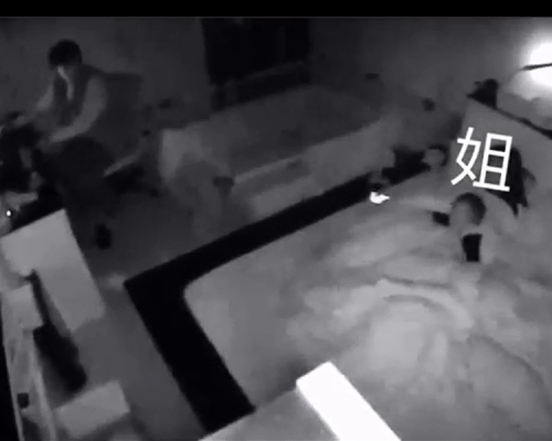 「酒酒姐姐」丈夫立刻轉頭查看妻兒的狀況。片斷截圖