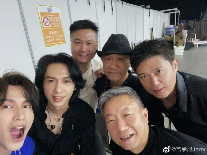 與哥哥們相見好興奮。