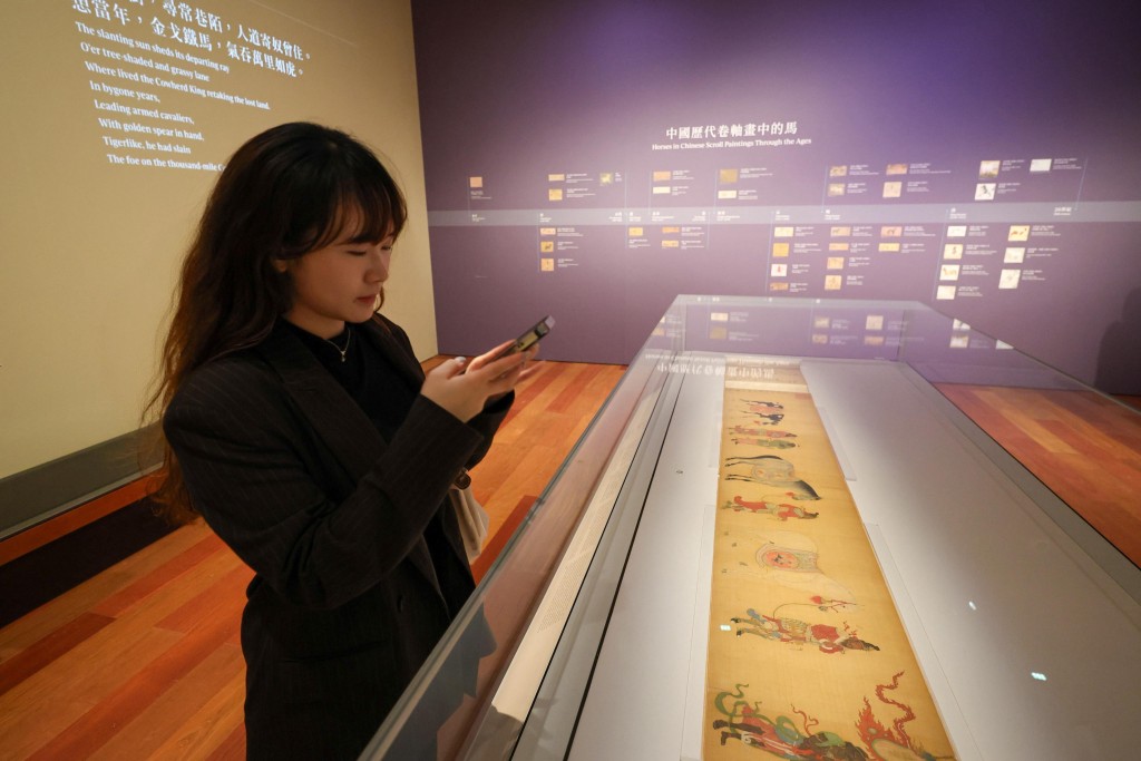 「天马凌云──故宫博物院藏绘画珍品」展览为马会马年系列活动亮点之一，展览呈献近100件横跨元代至20世纪的马题材绘画珍品。