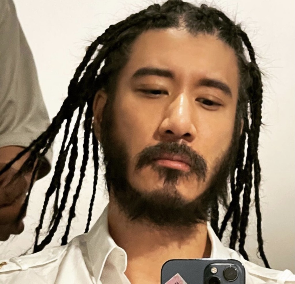 王力宏早前留咗成面鬍鬚。