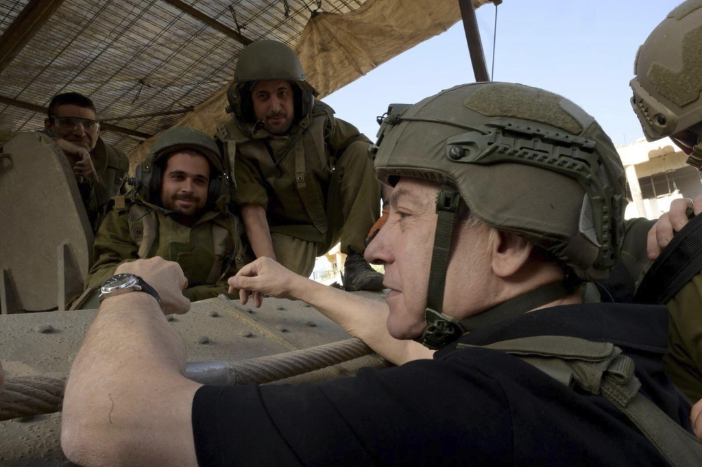 以色列總理內塔尼亞胡探望士兵。美聯社